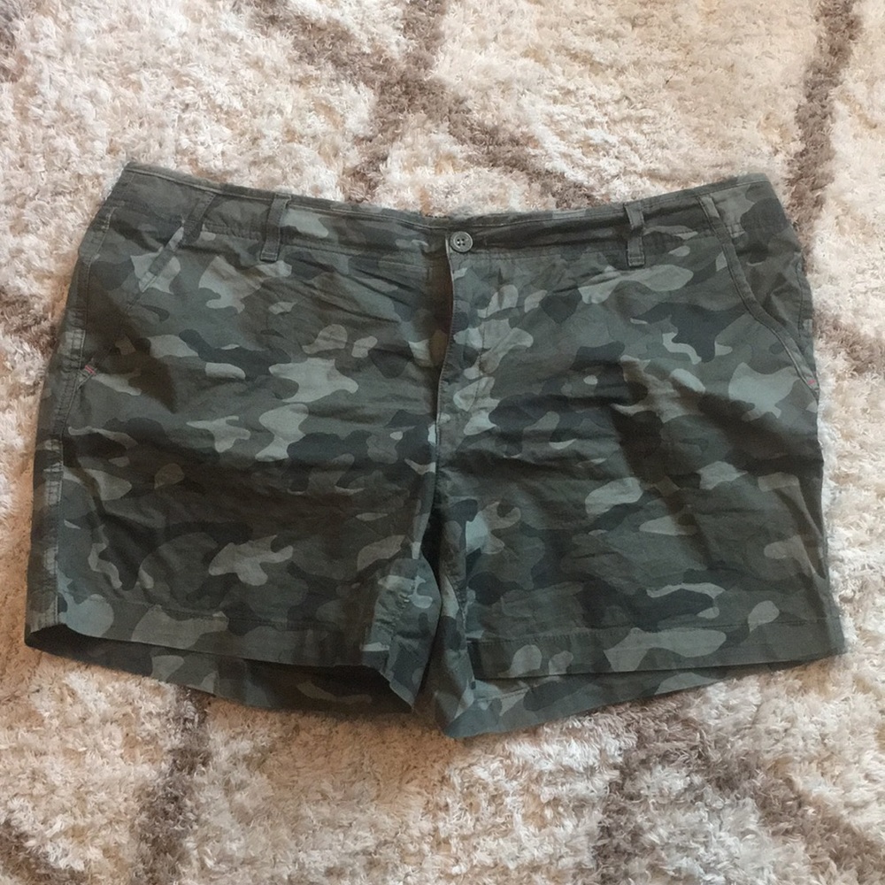 Eddie Bauer camo shorts